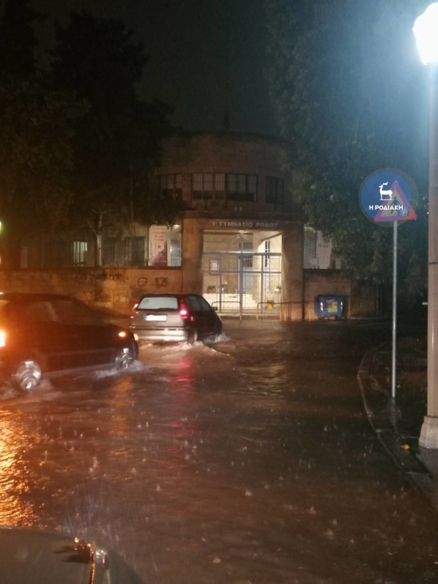 Κακοκαιρία «Γηρυόνης»: Νεκρή 75χρονη στο πλημμυρισμένο σπίτι της στην Ιαλυσό της Ρόδου