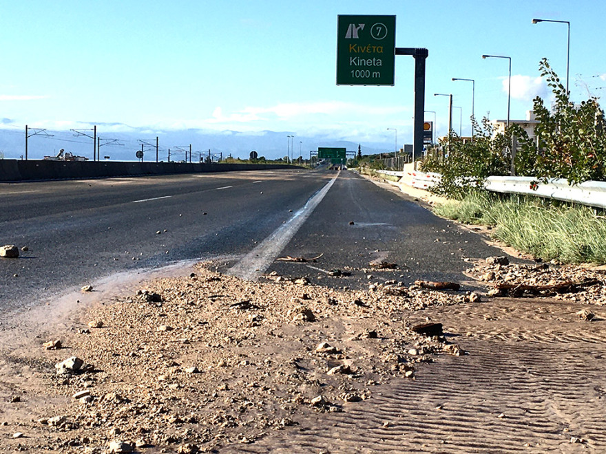 Κακοκαιρία «Γηρυόνης»: Σε 8 χλμ. τα μπάζα στην Αθηνών–Κορίνθου