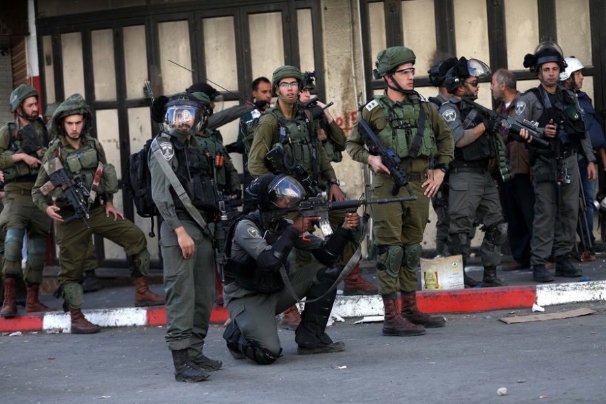 «Ημέρα οργής» στη Δυτική Όχθη - Χιλιάδες Παλαιστίνιοι διαδηλώνουν για τον εβραϊκό εποικισμό