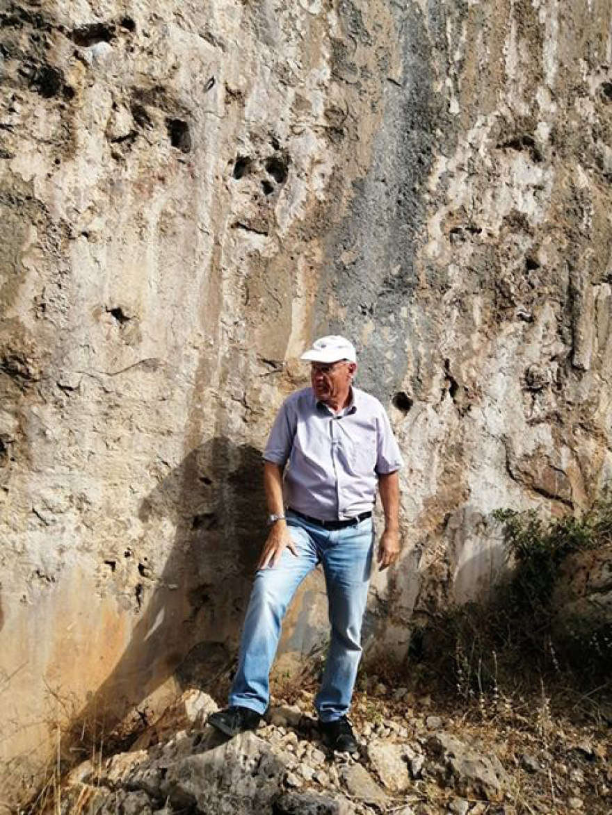 Επίσκεψη στο ρήγμα της Πάρνηθας: Τι είδαν 200 επισκέπτες στην ξενάγηση του Γεράσιμου Παπαδόπουλου