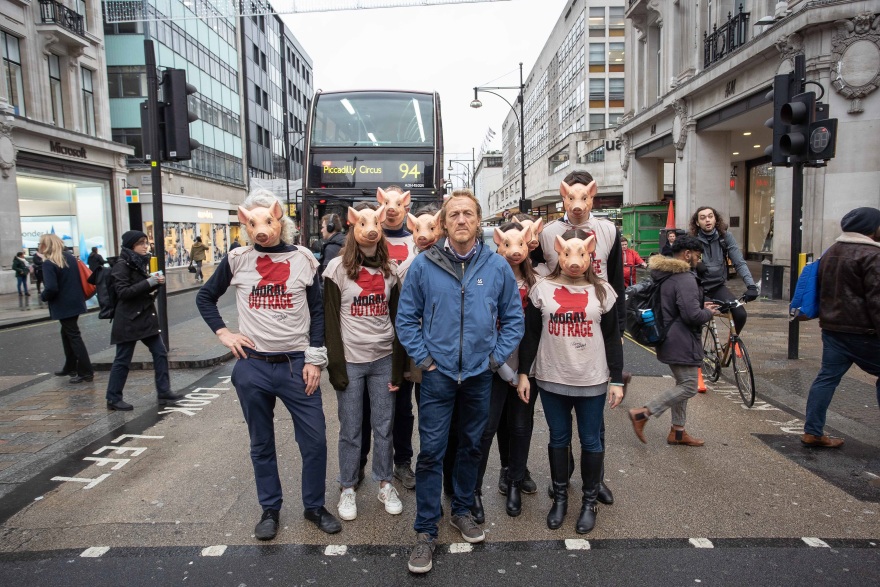 Όλα τα γουρούνια (δεν) έχουν την ίδια μούρη: Ο Τζερόμ Φλιν το επιβεβαιώνει και διαμαρτύρεται