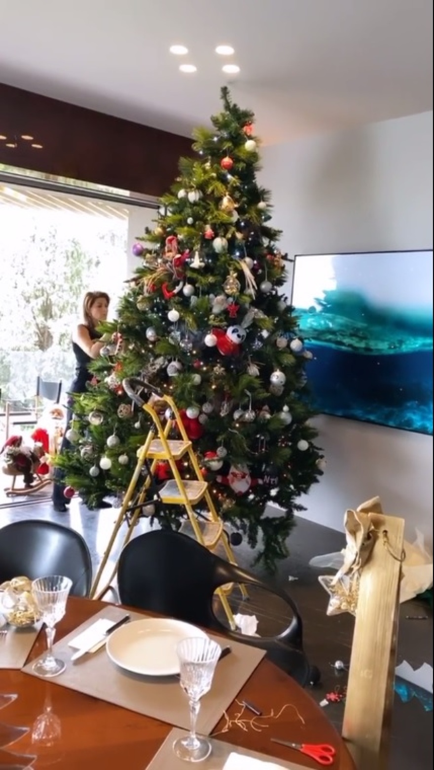 Μαρίνα Βερνίκου: Διοργάνωσε πάρτι στο σπίτι της για να στολίσει το xριστουγεννιάτικο δέντρο   