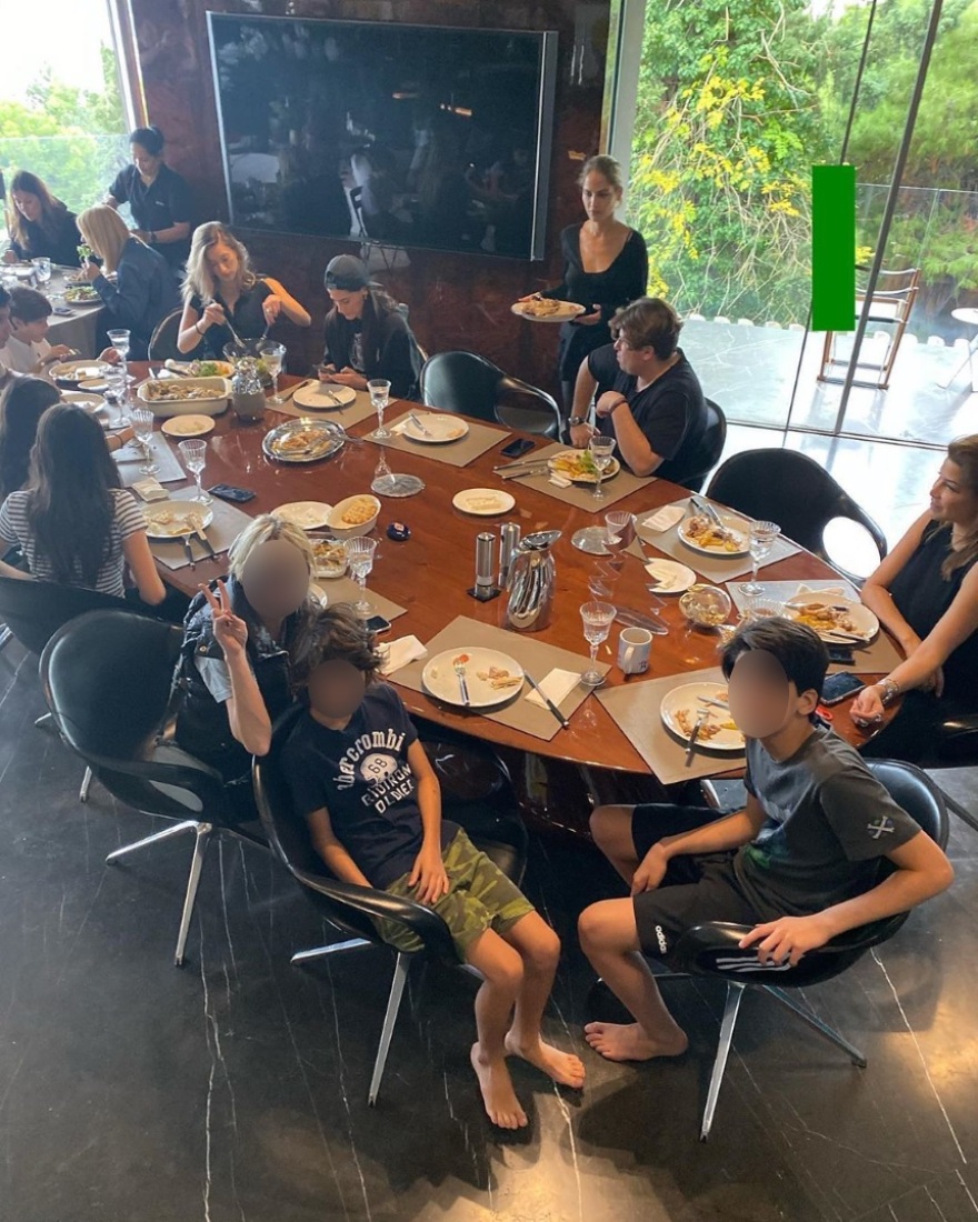 Μαρίνα Βερνίκου: Διοργάνωσε πάρτι στο σπίτι της για να στολίσει το xριστουγεννιάτικο δέντρο   