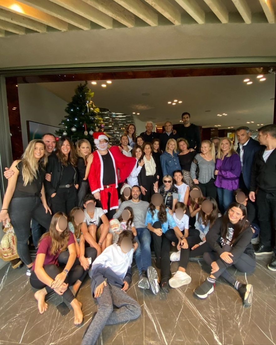 Μαρίνα Βερνίκου: Διοργάνωσε πάρτι στο σπίτι της για να στολίσει το xριστουγεννιάτικο δέντρο   