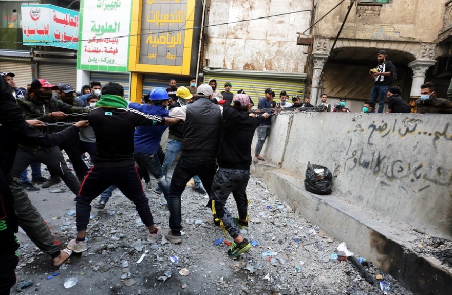 Βυθίζεται στο χάος το Ιράκ: Ξεπέρασαν τους 350 οι νεκροί στις διαδηλώσεις