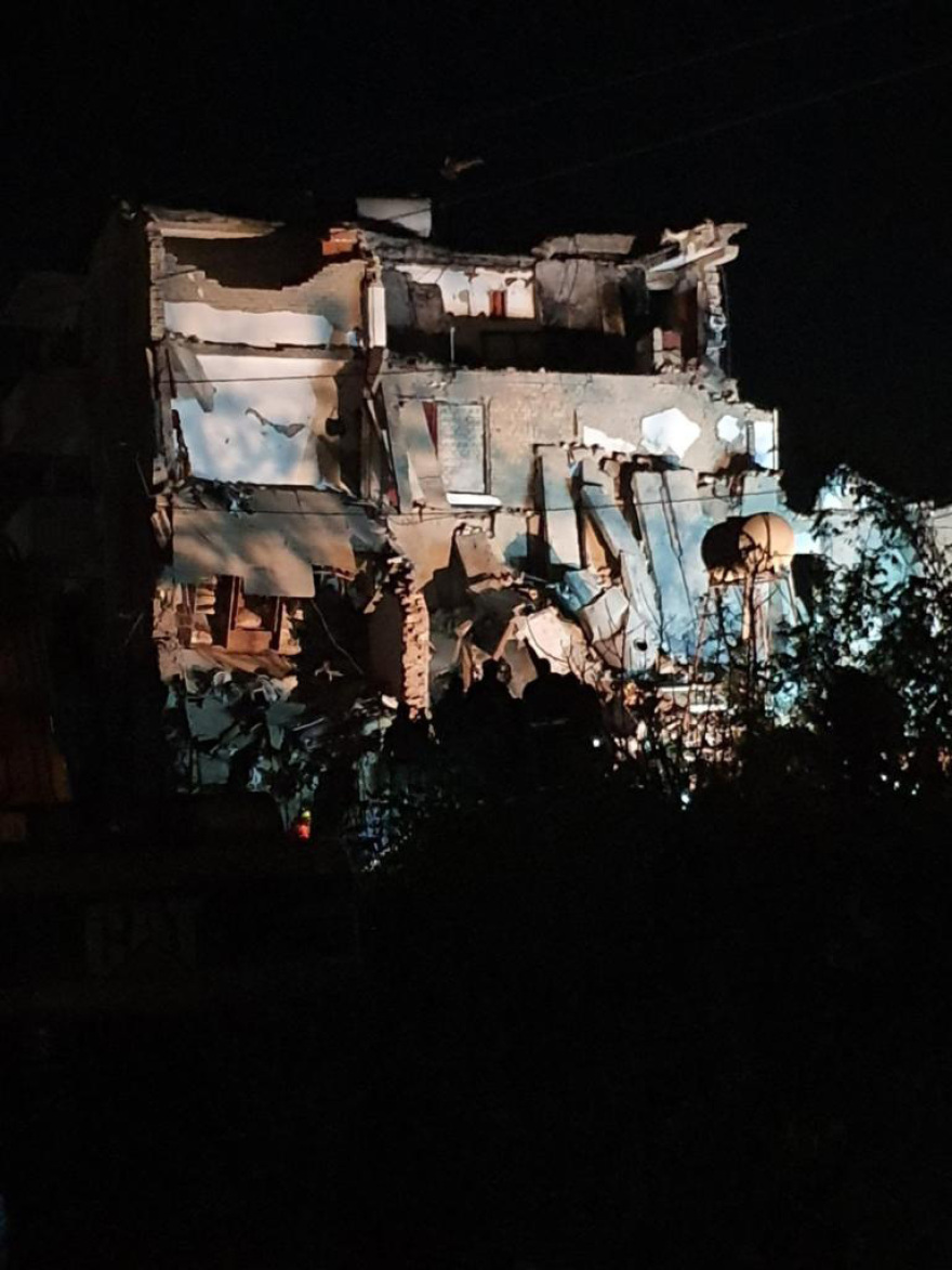 Σεισμός στην Αλβανία - Βίντεο: Η στιγμή που η ΕΜΑΚ ανασύρει ζωντανό από τα ερείπια