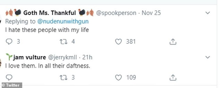 ΗΠΑ: Κάνει κάθε μέρα ηλιοθεραπεία στα ευαίσθητα σημεία της για να... συλλέξει ενέργεια 