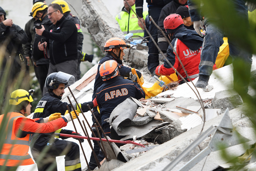 Σεισμός στην Αλβανία: Στους 47 πλέον οι νεκροί - Θρίλερ για τους εγκλωβισμένους 