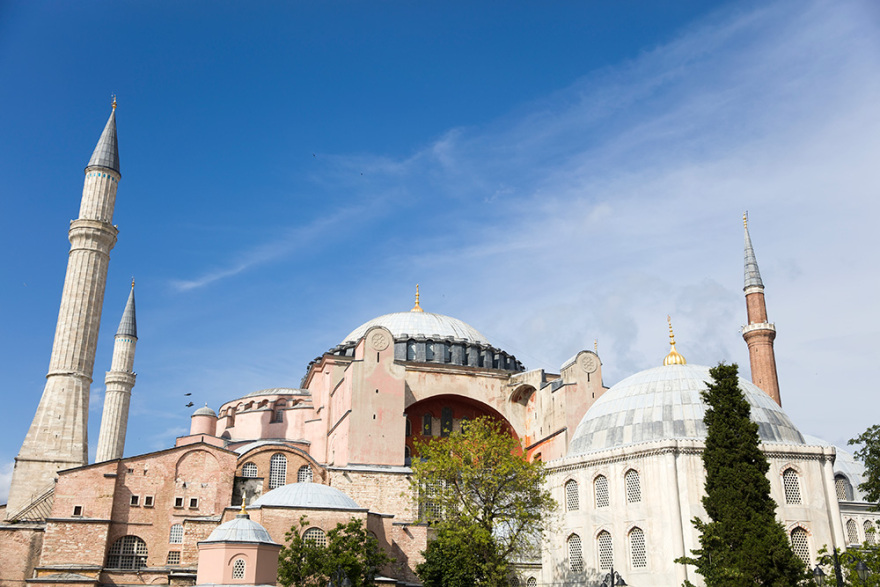 Αυτή την Κυριακή, ο πληρέστερος και πιο πρόσφατος οδηγός του National Geographic Traveler για την «ΚΩΝΣΤΑΝΤΙΝΟΥΠΟΛΗ» είναι στο ΘΕΜΑ