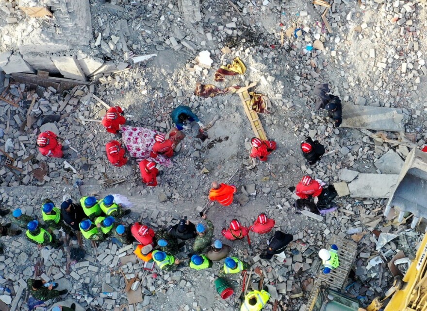 Σεισμός Αλβανία: Σβήνουν οι ελπίδες για επιζώντες - Θρήνος στους καταυλισμούς των 10.000 αστέγων