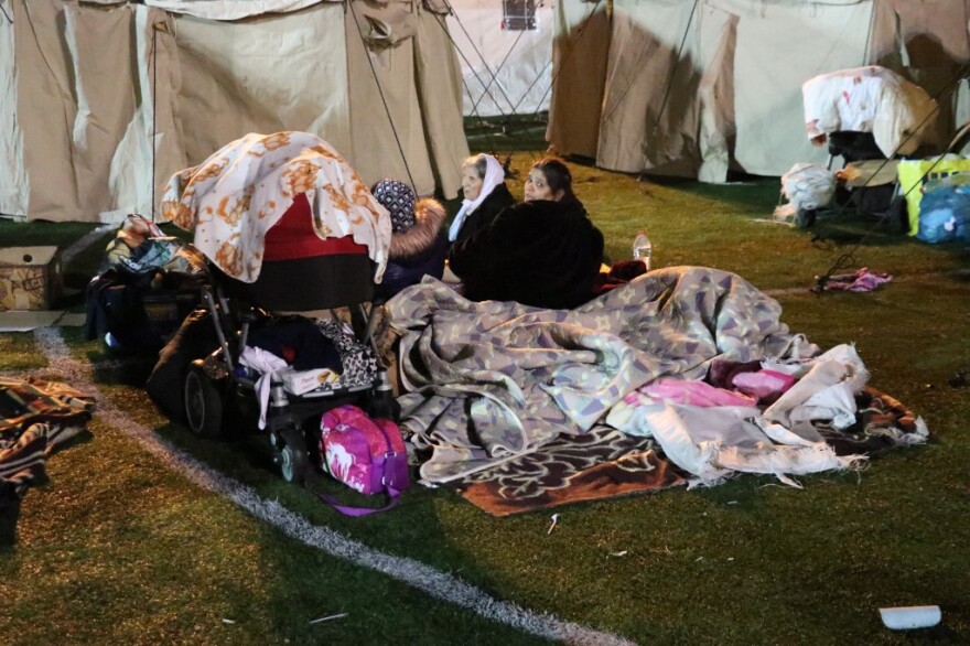 Σεισμός Αλβανία: Σβήνουν οι ελπίδες για επιζώντες - Θρήνος στους καταυλισμούς των 10.000 αστέγων