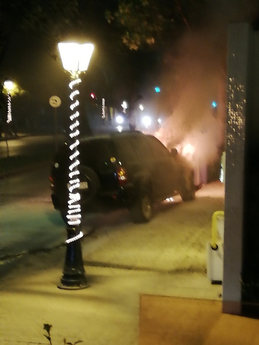 Τυλίχθηκε στις φλόγες αυτοκίνητο στην Κηφισιά