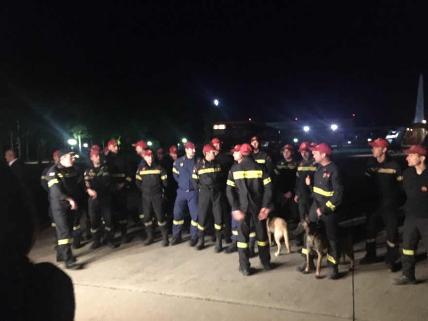 Σεισμός στην Αλβανία: «Βλέπαμε τα σκυλιά να μην αντιδρούν και φοβόμασταν ότι υπήρχαν μόνο νεκροί», λένε οι διασώστες της ΕΜΑΚ