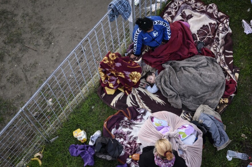 Σεισμός Αλβανία: Σβήνουν οι ελπίδες για επιζώντες - Θρήνος στους καταυλισμούς των 10.000 αστέγων