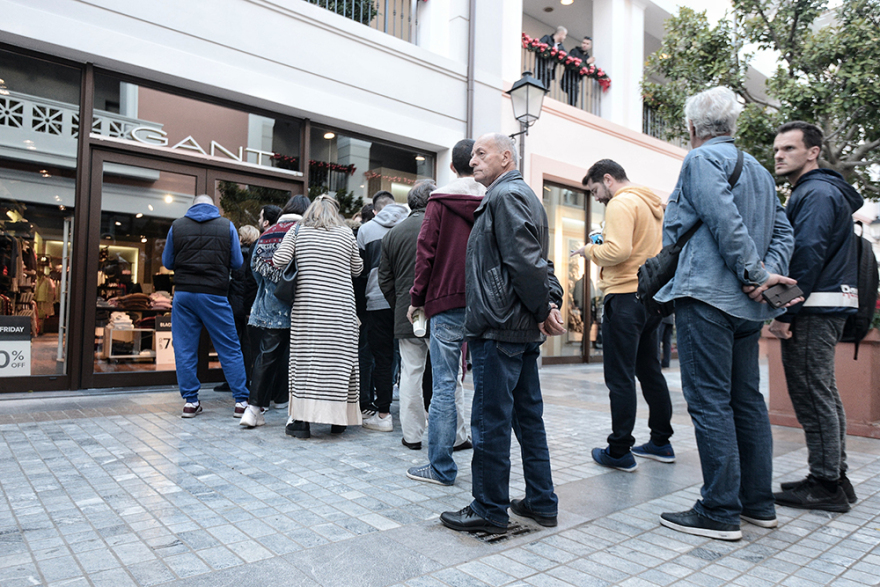 «Black Friday» χωρίς μεγάλες ουρές στο κυνήγι της καλύτερης προσφοράς 
