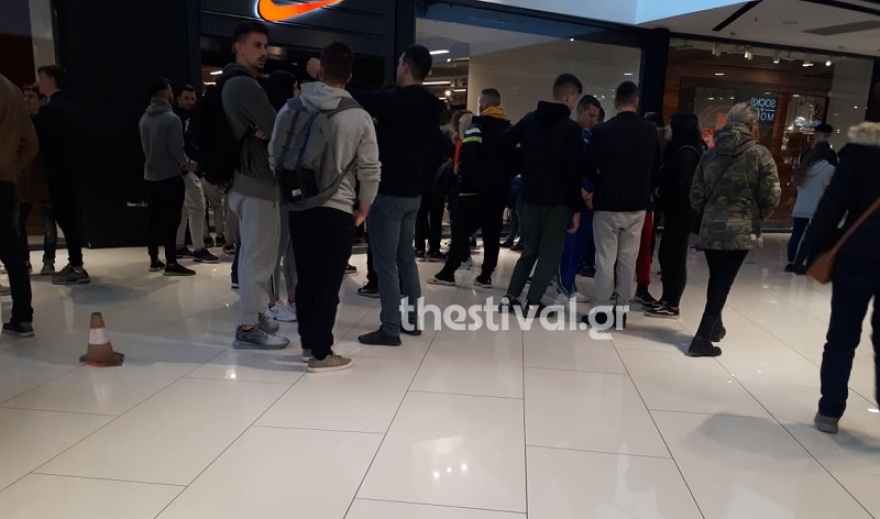«Black Friday» χωρίς μεγάλες ουρές στο κυνήγι της καλύτερης προσφοράς 