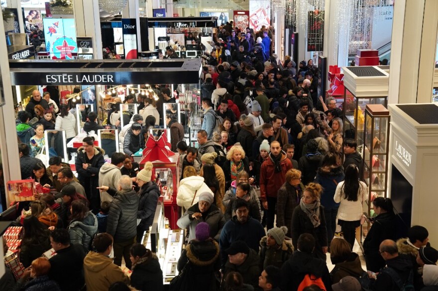 «Black Friday» χωρίς μεγάλες ουρές στο κυνήγι της καλύτερης προσφοράς 
