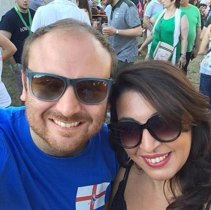 Βίντεο: Ιταλός πολιτικός κάνει πρόταση γάμου στην αγαπημένη του μέσα στη βουλή