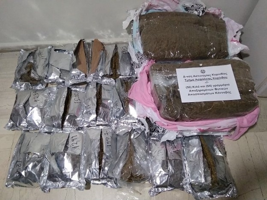 Μέλη σπείρας έκρυβαν τα ναρκωτικά σε φέρετρο και σε καπό αυτοκινήτου