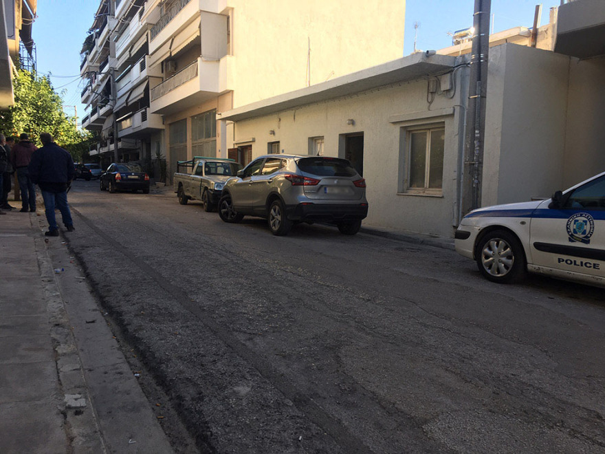 Άγιοι Ανάργυροι: Δολοφονημένος βρέθηκε 71χρονος στο σπίτι του - Αναζητείται ο γιος του 