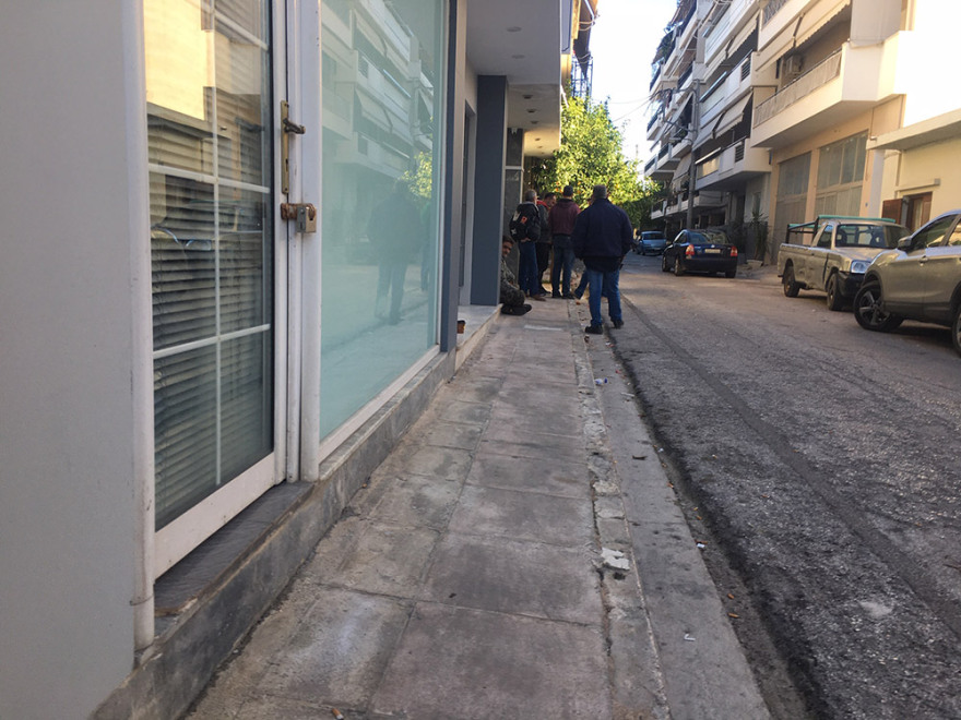 Άγιοι Ανάργυροι: Δολοφονημένος βρέθηκε 71χρονος στο σπίτι του - Αναζητείται ο γιος του 