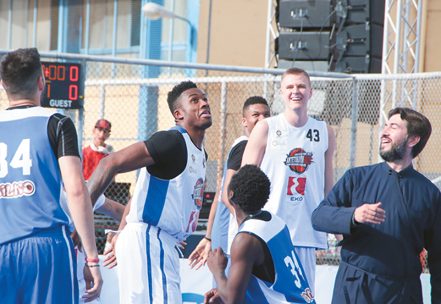 Πατέρας Αντώνιος: Ο σύγχρονος Νώε που κατηγορείται για ρατσισμό!