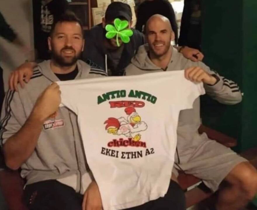 Σάλος από τη φωτογραφία Καλάθη-Βουγιούκα με το t-shirt κατά Ολυμπιακού 