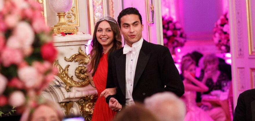 Παρίσι: Χορός των ντεμπιτάντ 2019 - Κόρες πλουσίων και διασήμων έκαναν περήφανους τους γονείς τους 