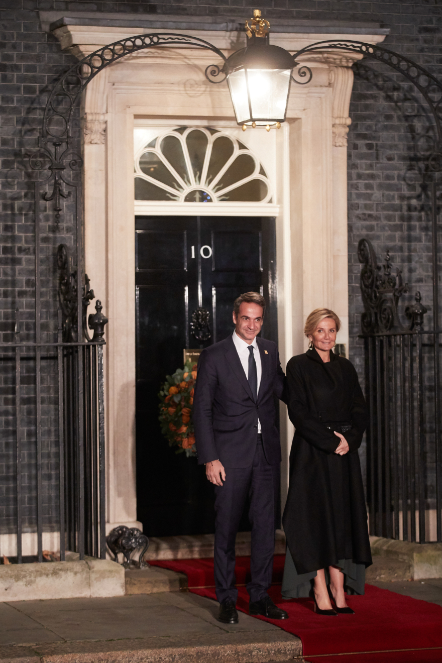 Σύνοδος κορυφής ΝΑΤΟ: Η δεξίωση της Βασίλισσας και οι έριδες των ηγετών - Παρασκήνιο και φωτογραφίες