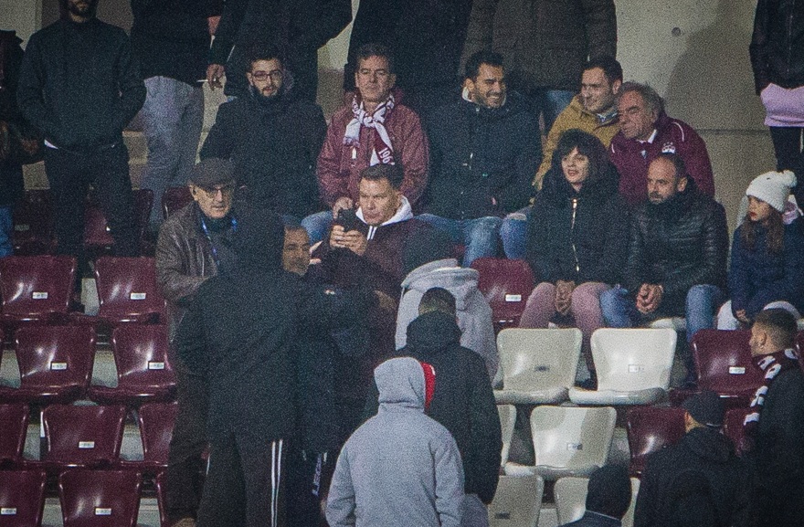 Λάρισα-Καλαμάτα: Προπηλάκισαν τον Αλέξη Κούγια στις κερκίδες (βίντεο)