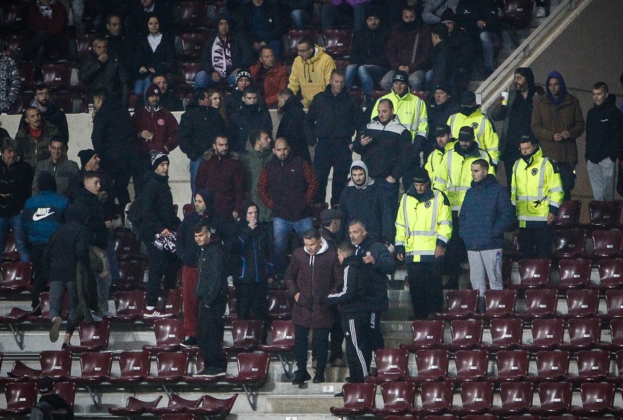 Λάρισα-Καλαμάτα: Προπηλάκισαν τον Αλέξη Κούγια στις κερκίδες (βίντεο)