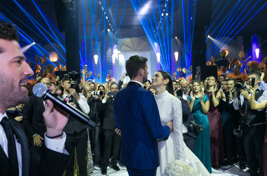 Ο λαμπερός γάμος της κόρης του Κώστα Καίσαρη σε 20 φωτογραφίες