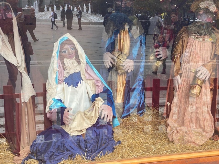 Λάρισα: Τζαμαρία στη φάτνη για να μην κλαπεί ξανά το Θείο Βρέφος