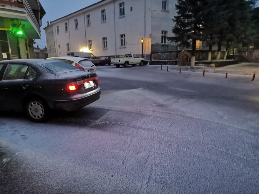 Καιρός: «Το έστρωσε» στη Βόρεια Ελλάδα - Κλειστά σχολεία και χαμηλές θερμοκρασίες 