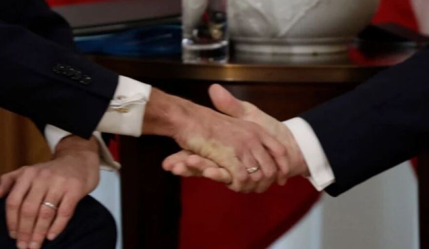 Τραμπ – Μακρόν: Δύο «ξένοι» στην ίδια πόλη