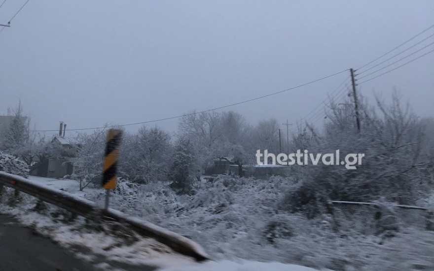 Καιρός: «Το έστρωσε» στη Βόρεια Ελλάδα - Κλειστά σχολεία και χαμηλές θερμοκρασίες 