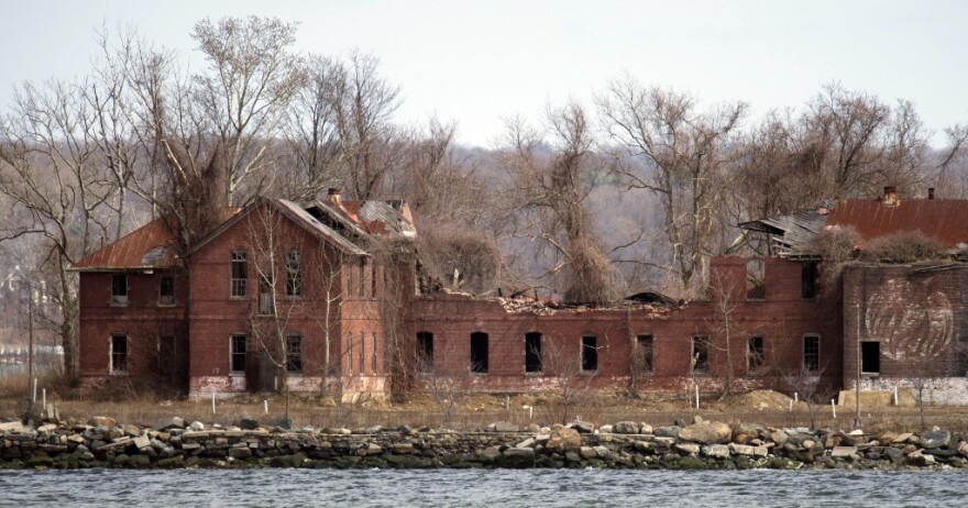 Νέα Υόρκη: Ανοιχτό για το κοινό το «Νησί των νεκρών» με τους ομαδικούς τάφους