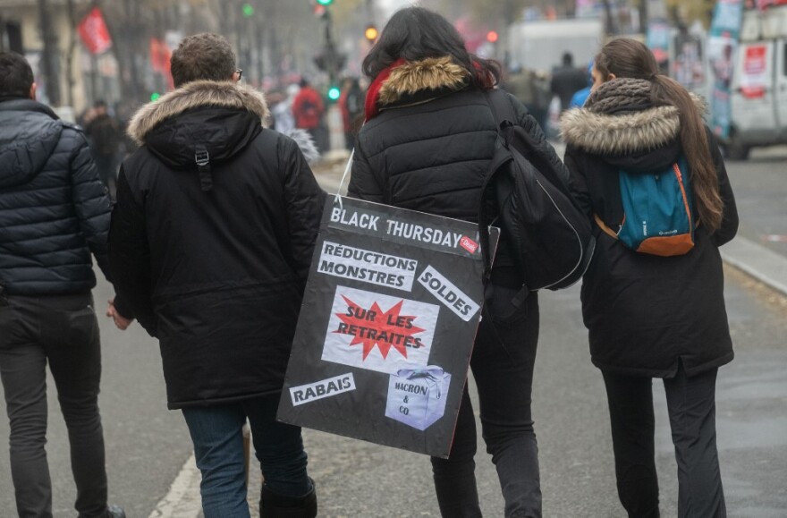 Επεισόδια στη Γαλλία: Στους δρόμους εκατοντάδες χιλιάδες - Μάχη με τους αστυνομικούς