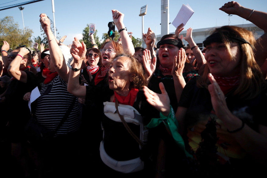 Χιλή: Χιλιάδες γυναίκες διαδήλωσαν εναντίον των βιασμών, της βίας και της καταπίεσης... χορεύοντας