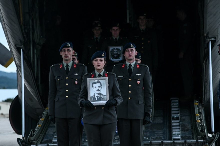 Μετά από 41 χρόνια ήρθαν στην Ελλάδα τα λείψανα 6 Ελλήνων στρατιωτικών που έπεσαν στην Κύπρο