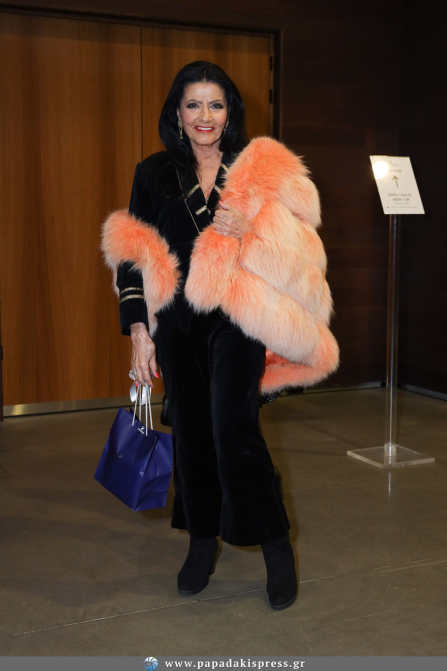 Λαμπερές παρουσίες στην επίσημη πρεμιέρα της Μιμής Ντενίση 