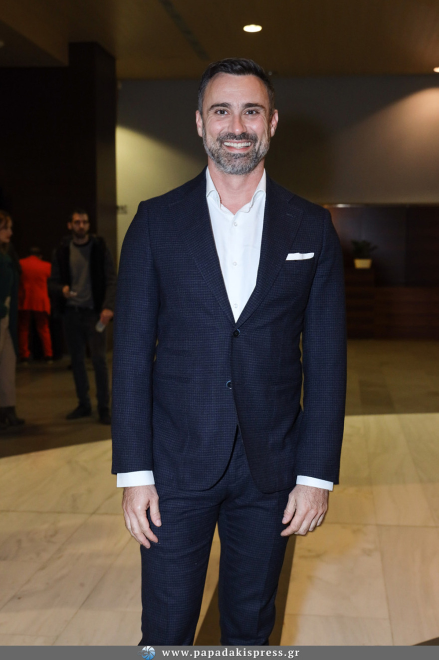 Λαμπερές παρουσίες στην επίσημη πρεμιέρα της Μιμής Ντενίση 