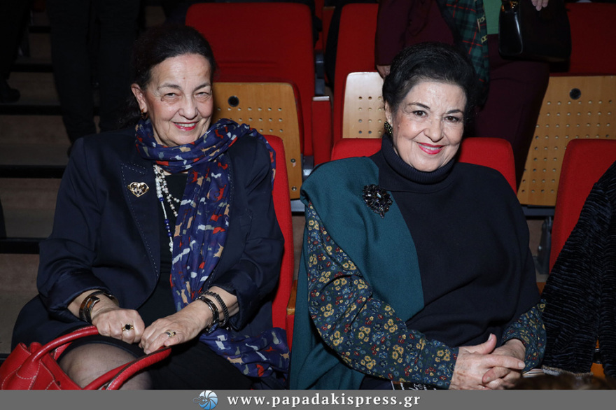 Λαμπερές παρουσίες στην επίσημη πρεμιέρα της Μιμής Ντενίση 