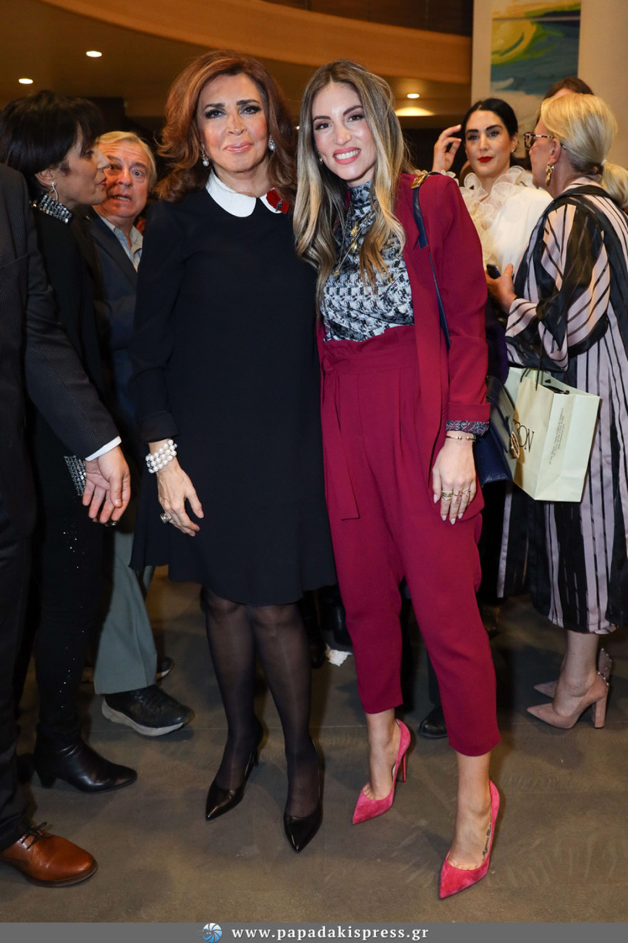 Λαμπερές παρουσίες στην επίσημη πρεμιέρα της Μιμής Ντενίση 