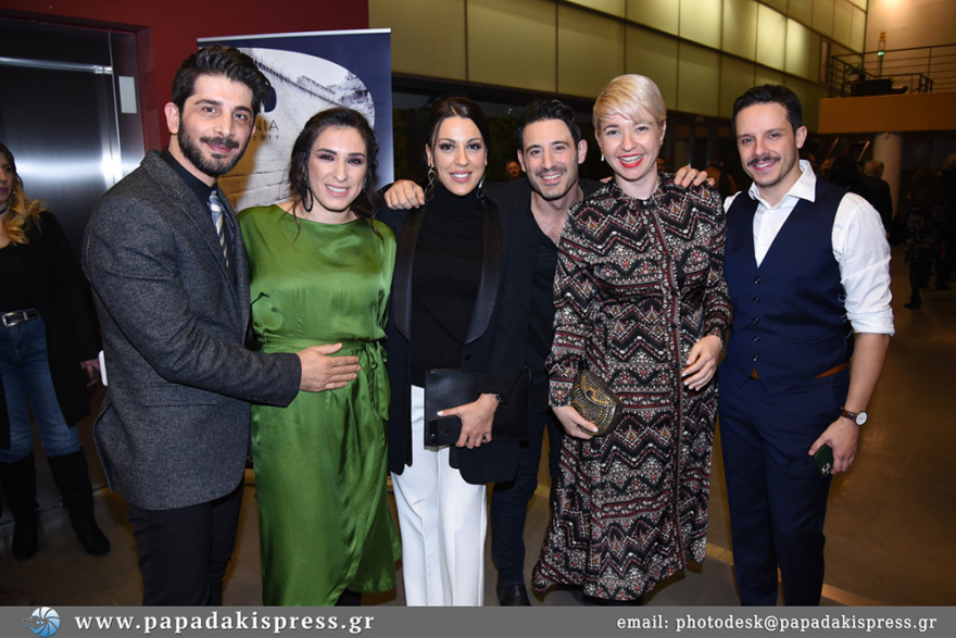 Λαμπερές παρουσίες στην επίσημη πρεμιέρα της Μιμής Ντενίση 