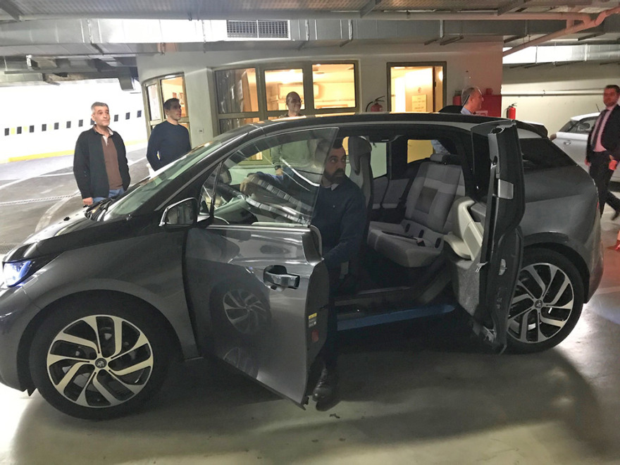 Βουλή: «Πίστα δοκιμών» το πάρκινγκ για τα νέα ηλεκτροκίνητα ΙΧ - Δείτε φωτογραφίες