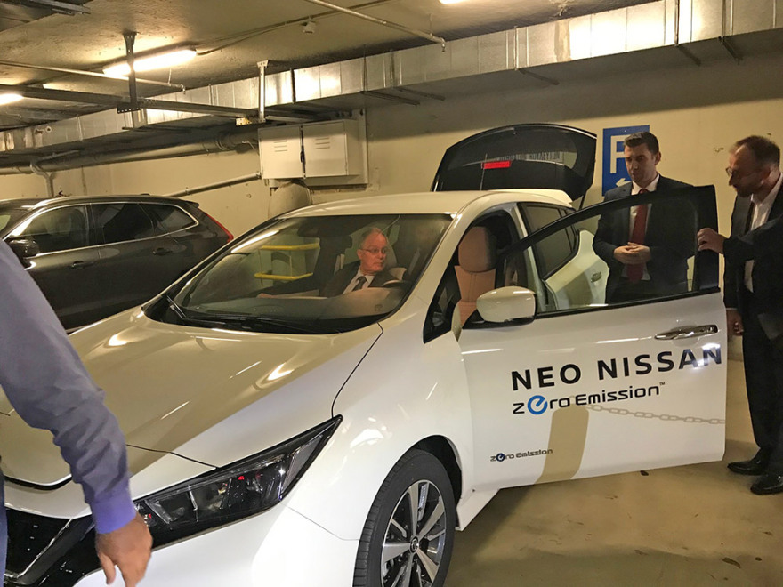 Βουλή: «Πίστα δοκιμών» το πάρκινγκ για τα νέα ηλεκτροκίνητα ΙΧ - Δείτε φωτογραφίες