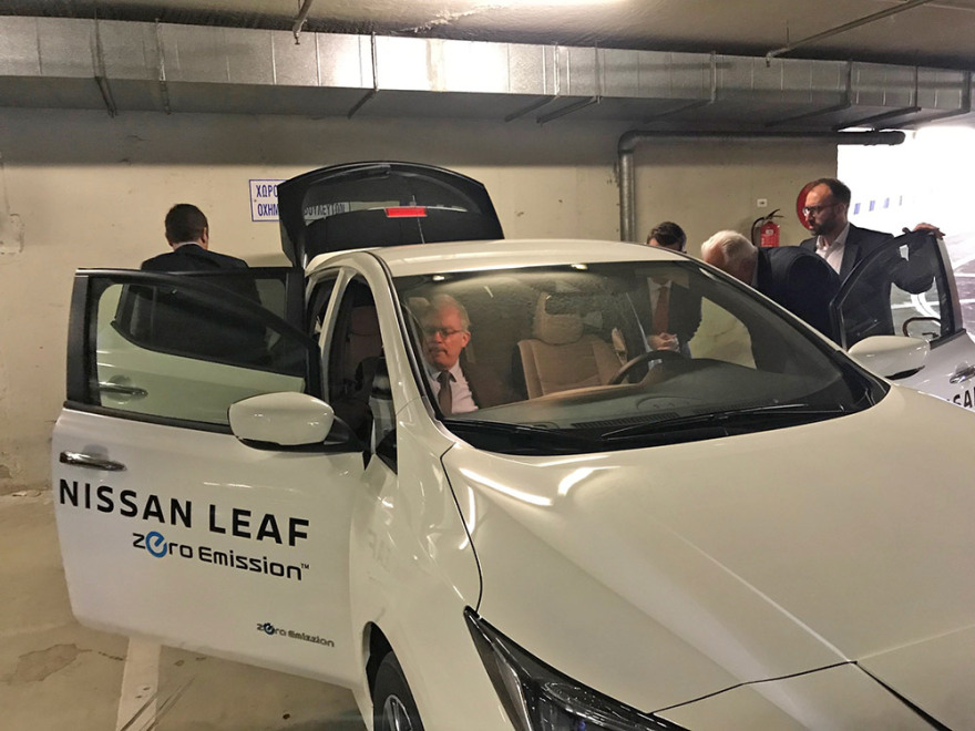 Βουλή: «Πίστα δοκιμών» το πάρκινγκ για τα νέα ηλεκτροκίνητα ΙΧ - Δείτε φωτογραφίες