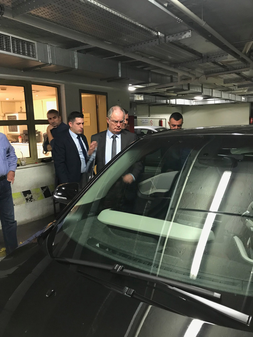 Βουλή: «Πίστα δοκιμών» το πάρκινγκ για τα νέα ηλεκτροκίνητα ΙΧ - Δείτε φωτογραφίες