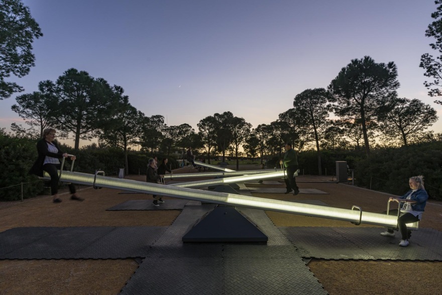  Οι Χριστουγεννιάτικες Φωτεινές Εγκαταστάσεις στο Πάρκο Σταύρος Νιάρχος περιμένουν να τις ανακαλύψετε